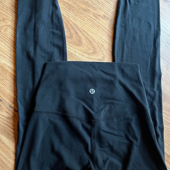 Lululemon Wunder under high rise crop size 2 - Picture 2 of 5
